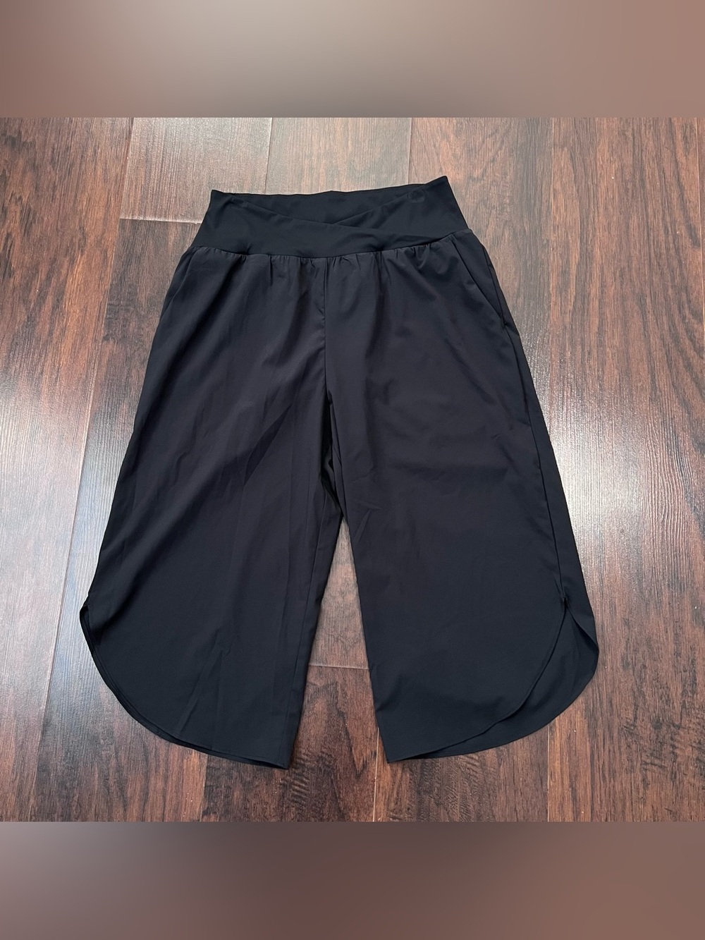 Halara Breezeful Capri Pants Black Crossover High Waist Wide Leg Pockets Size M